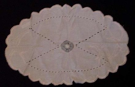 Oval table runner