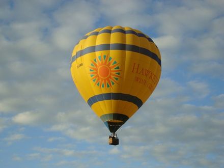 2011 Balloons - Friday afternoon Hawke's Bay Wine Country balloon over Donnelly Park Levin