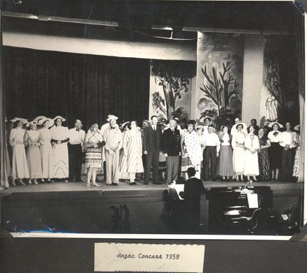 Cast (Finale ?) - of the show  "Butting In", 1959