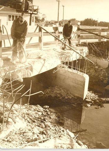 Preparing to widen Kuku Bridge, 1971