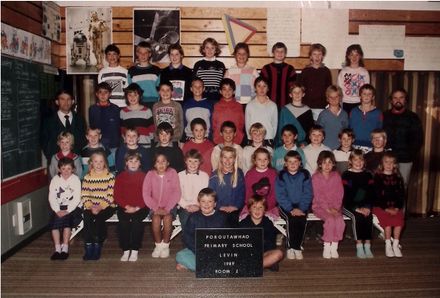 Poroutawhao School Room 2 Class Photo 1989 - Resource cover image