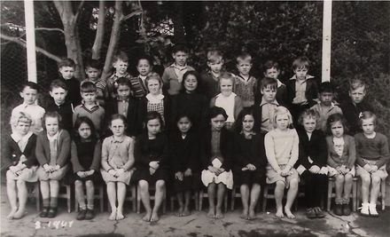 Poroutawhao School Junior Class Photo 1947