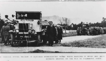 Tunnel Tragedy - procession escorting lorries with coffins into Shannon, 1922 - Resource cover image