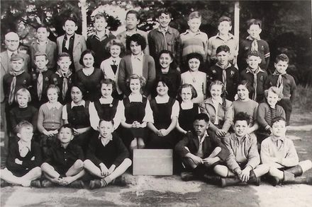 Poroutawhao School Senior Class Photo 1951