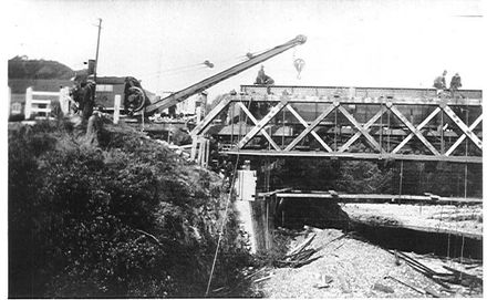 Removing old railway bridge, Waikanae