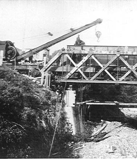 Removing old railway bridge, Waikanae