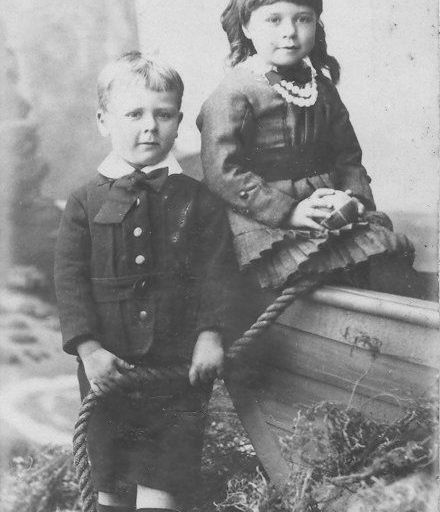 Horace and Kate Munt (young children), 1884-85