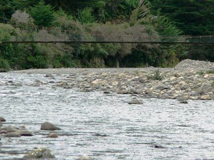 Swing bridge, Gladstone Rd. - Resource cover image