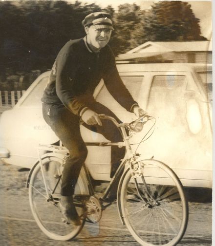 Mr Crack, cycling the length of N.Z., 1971 - Resource cover image