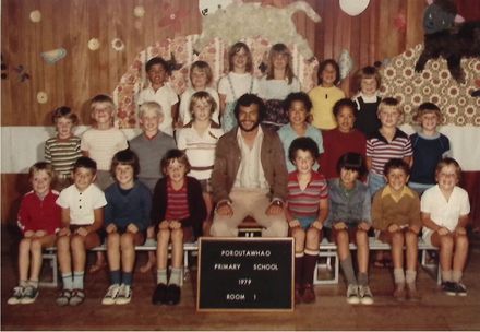 Poroutawhao School Standards 1-2 Class Photo 1979 - Resource cover image