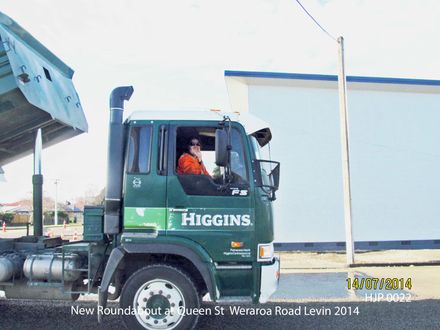New Roundabout at Queen St  Weraroa Road Levin 2014 HJP 0022