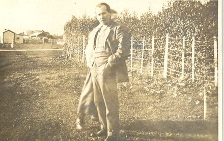 Mr Rawson & unidentified person (obscured), Levin