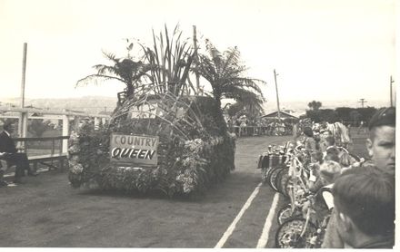 Queen Carnival Parade - Main Float - Country Queen
