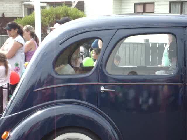 Old Cars in Levin Christmas Parade 2011 - Resource cover image