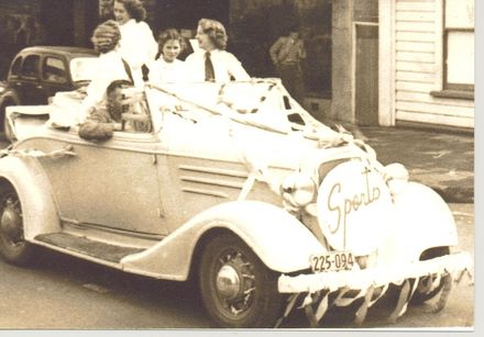 Queen Carnival (closing) Parade - Sports Queen Float