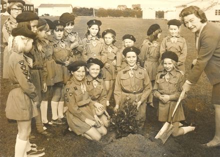 Taitoko Brownies Group & Mrs Hamid, 1971 - Resource cover image