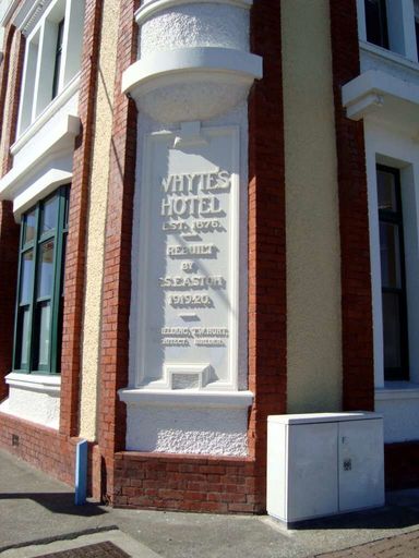 Whytes Hotel corner, Foxton 2010 - Resource cover image