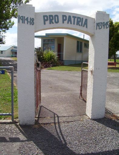 Tokomaru Memorial Gates - Resource cover image