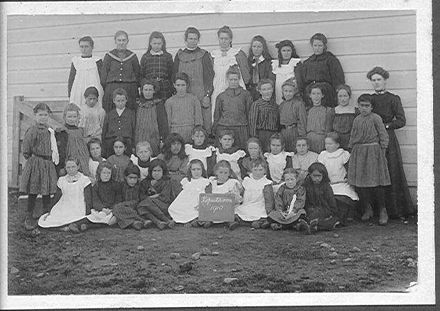Koputaroa School group, 1910