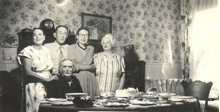 Mrs Lett' s fathers family in California, America.