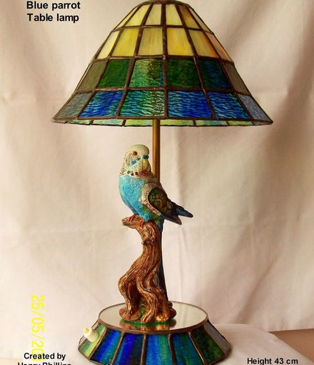 Blue parrot table lamp