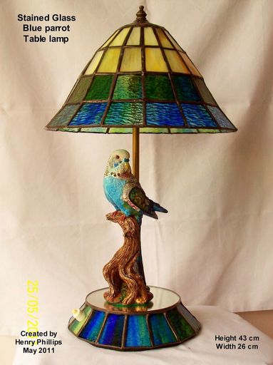 Blue parrot table lamp