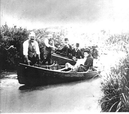 Inspecting the Main Drain, Moutoa