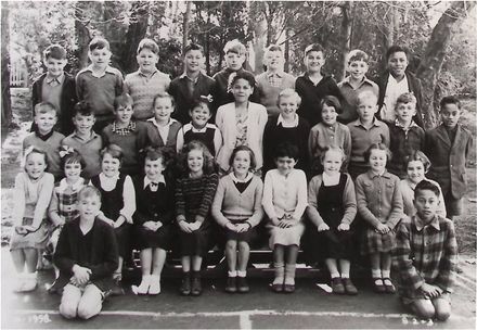 Poroutawhao School Standard 2-3 Class Photo 1958 - Resource cover image