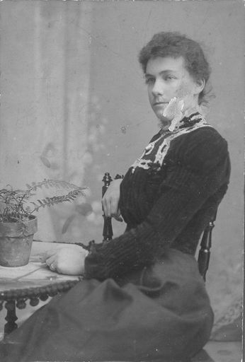 Lillian "Myrtle" Sutton (nee Ransom), c.1906