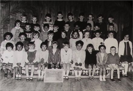 Poroutawhao School Juniors Class Photo 1969