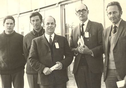 Flower growers tour Levin Hort. Research Centre, 1971 - Resource cover image