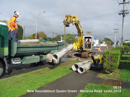 New Roundabout Queen Street - Weraroa Road  Levin 2014_0019