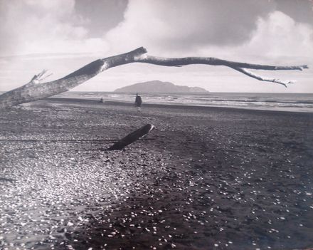 Kapiti Island viewed from Waikanae Beach ?