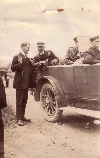 Mr Prows-Broad welcomes Admiral Jellicoe, 1921