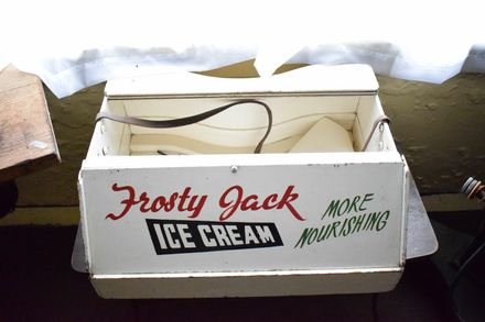 'Frosty Jack' Usherette Tray - Resource cover image