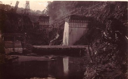 Mangahao Dam with its stormwater gap viewed from upstream, 1920's - Resource cover image