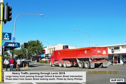 HJP 0371 Large heavy truck passing through Oxford & Queen Street Intersection 1-3-2019