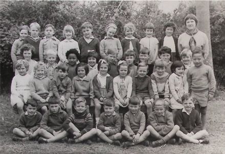 Poroutawhao School Juniors Class Photo 1965