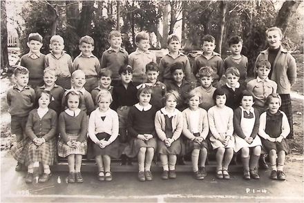 Poroutawhao School Junior Class Photo 1958 - Resource cover image