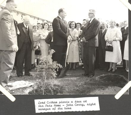 Lord Cobham plants tree - Levin War Veterans Home