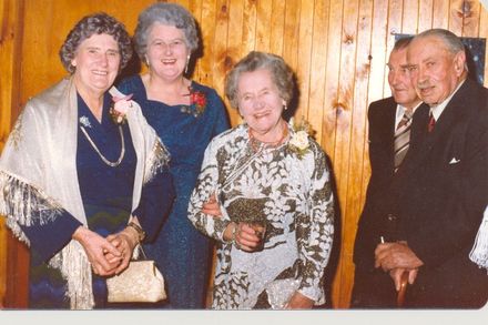 Group at the 40th anniversary dinner for the Manakau branch of WDFF 1979.