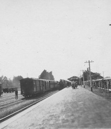 Unidentified railway station, platform & yards, 1927 or 1928