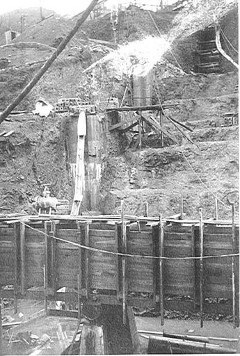 Tokomaru (Arapeti) Dam, constructing foundation, 1920's