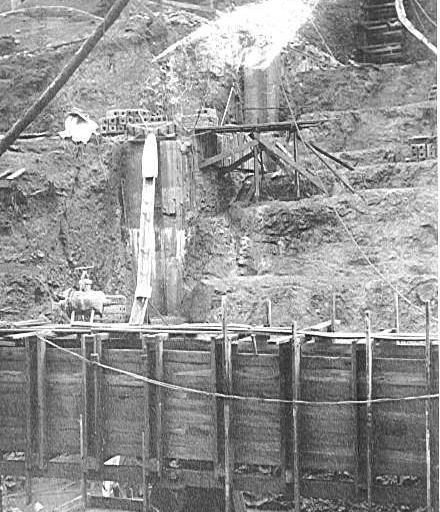 Tokomaru (Arapeti) Dam, constructing foundation, 1920's