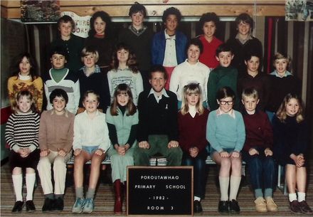 Poroutawhao School Senior Class Photo 1982