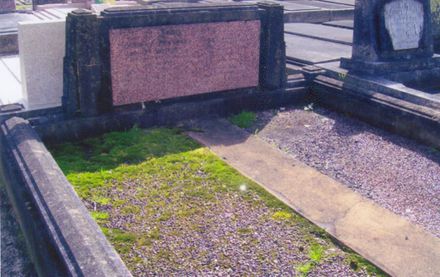 Albert Almadio HENSMAN headstone
