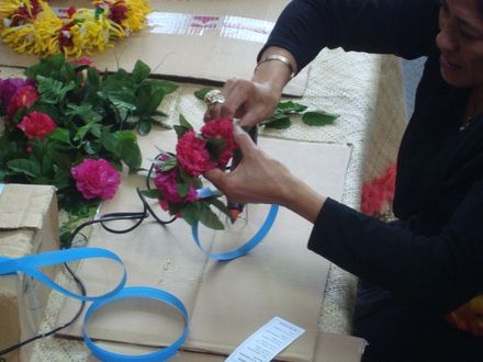 Making headband at Celebrating Pasifika week, Levin 2 - Resource cover image