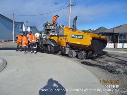 New Roundabout Queen St Weraroa Rd, Levin 2014  0034 HJP - Resource cover image