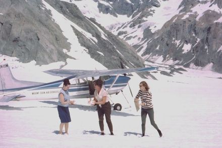 The Aussie Hayman cousins - Resource cover image