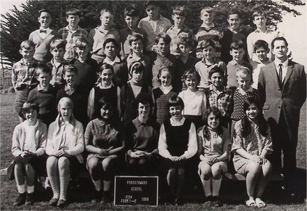 Poroutawhao School Senior Class Photos 1968